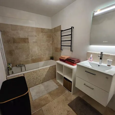 Cosy Apartment, Proximite A Pied Apartment
